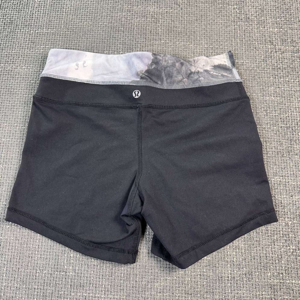 Lululemon Athletic Shorts Women 2 Black Gray Marble Waistband Yoga Gym